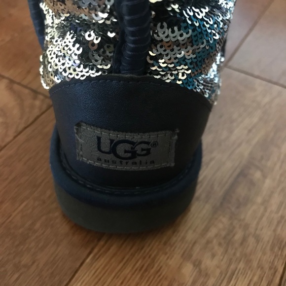 UGG classic short sparkles size 6 - Picture 6 of 6